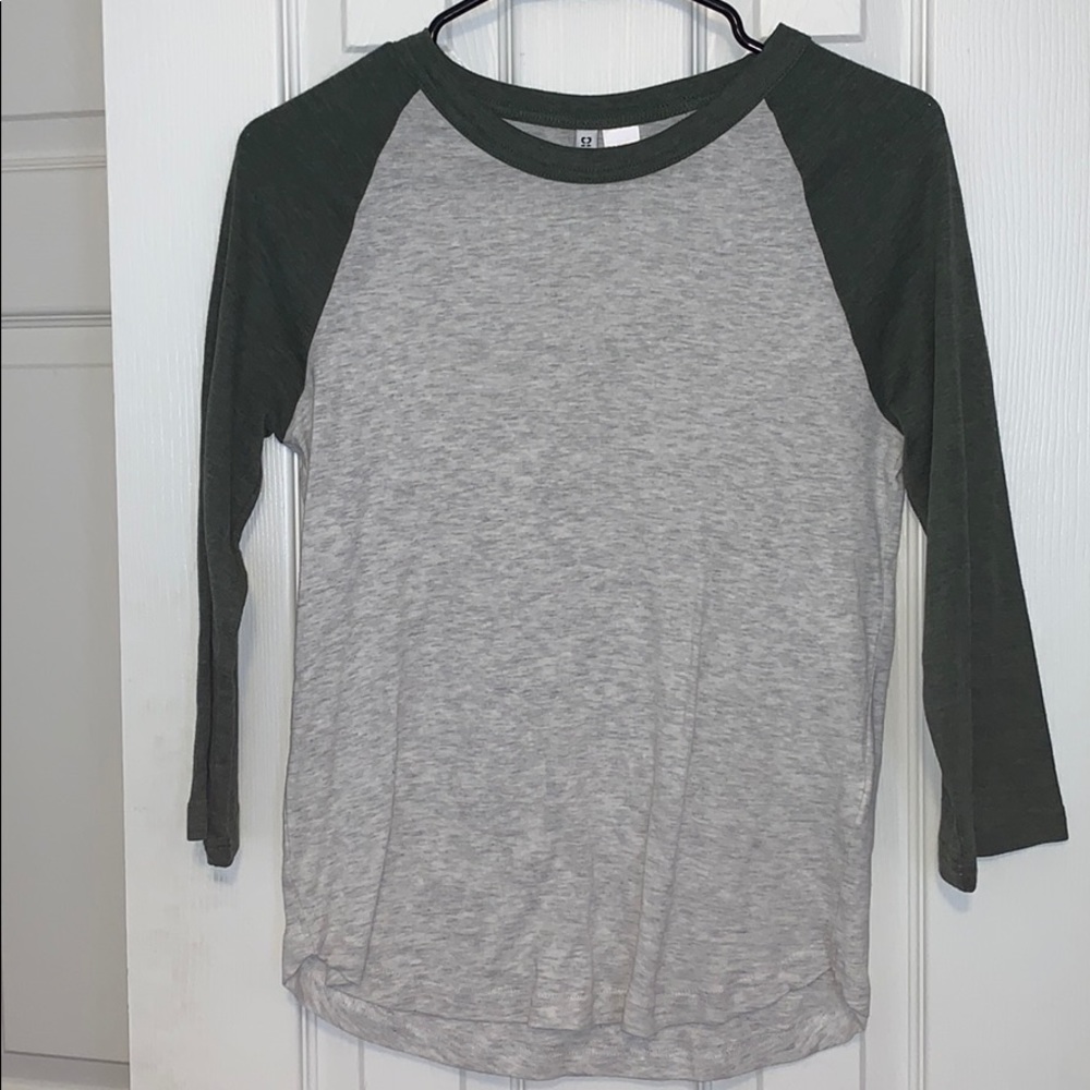 Simple baseball sleeve T-shirt